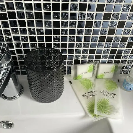 38 Maison Entiere,place De Parking Et Garage Pour Moto Velo A La Demande * Dunkierka