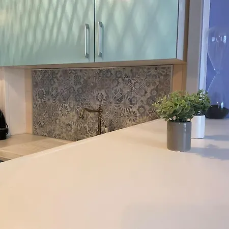 38 Maison Entiere,place De Parking Et Garage Pour Moto Velo A La Demande * Dunkierka