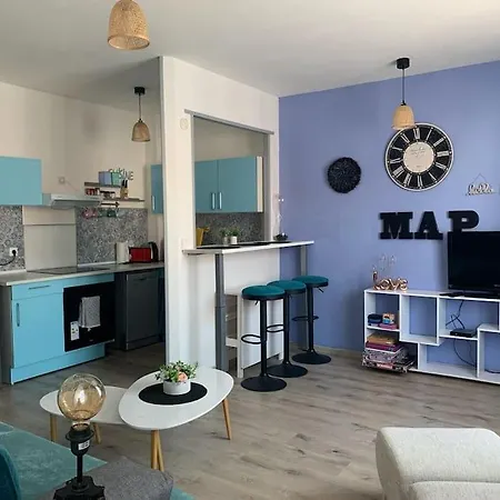 Holiday home 38 Maison Entiere,place De Parking Et Garage Pour Moto Velo A La Demande *